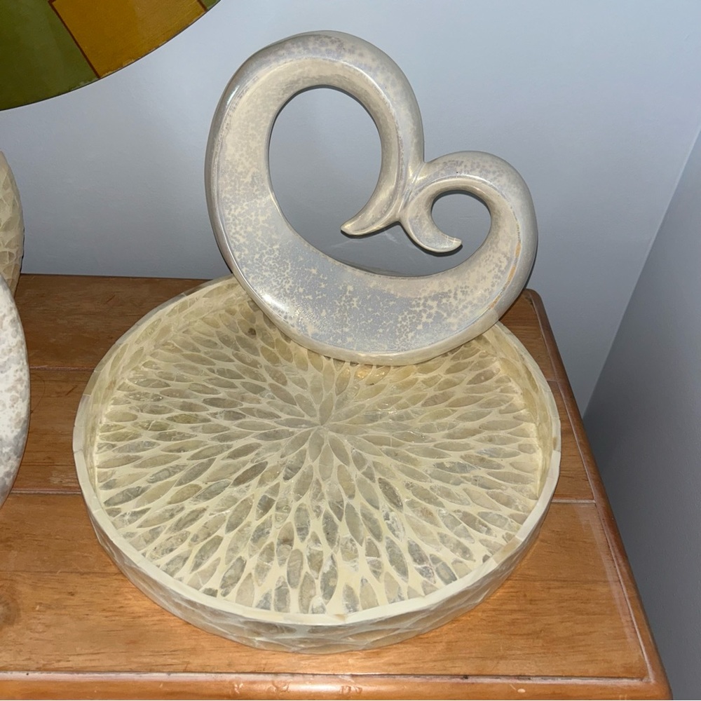 Fancy Vases Natural Color Nacar Set 4Pc
Excellent Condition - Picture 8 of 8